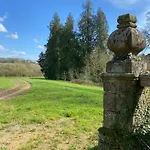 Bed and breakfast Chateau De Saint-Pois
