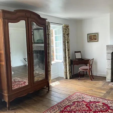 Chateau De Bed & Breakfast Saint-Pois