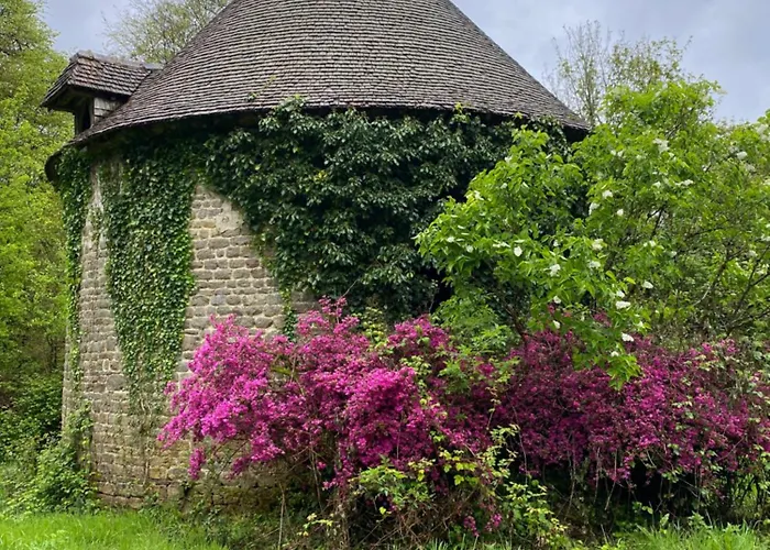 Chateau De Bed & Breakfast Saint-Pois